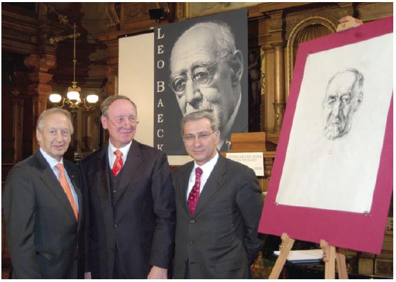 Dr. h.c. Paul Spiegel sel. A. und Dr. Salomon Korn bei der Verleihung des Leo-Baeck-Preises an Rektor Hommelhoff