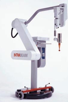 Miniaturisierter Röntgengenerator (Intrabeam-Gerät und Stativ)