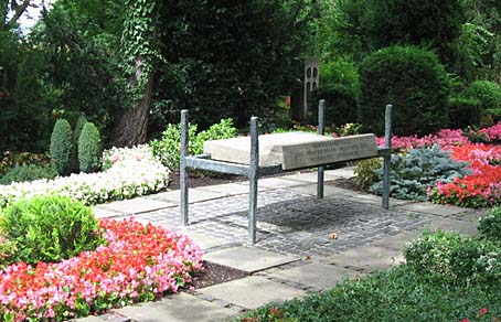 Das Ehrengrab der Universität Heidelberg auf dem Friedhof Heidelberg-Kirchheim.