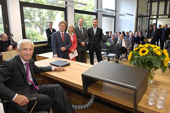 Manfred  Lautenschläger (front) at the opening ceremony for the lecture hall named after him. In the background former Dean Prof. Hess, Study Dean Prof. Mager, present Dean Prof. Baldus and vice-Rector Prof. Pfeiffer (l. to r.).