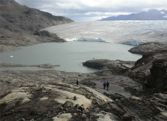 Fossilführende Schichten am Rand des Tyndall-Gletschers, Süd-Chile