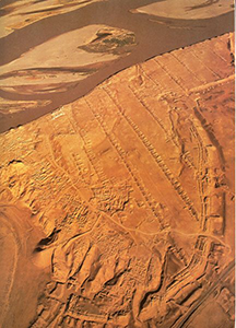 Luftaufnahme des Siedlungshügels von Assur