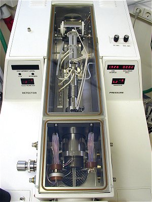 Mass analyzer of Finnigan TSQ 700