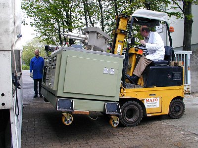Michael Lautenschläger loading the ZAB on a truck