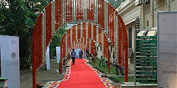 Die Eröffnungszeremonie hat im Goethe-Institut Max Mueller Bhavan in New Delhi stattgefunden.