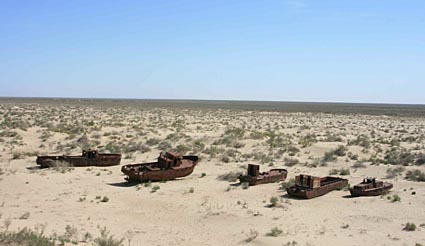 Der Hafen der Stad Muniak, ehemals ein Badeort am Aralsee