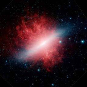 Abb.3 Die Galaxie M82 ist gekennzeichnet durch spektakuläre explosionsartige Strukturen.