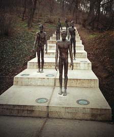 Das Denkmal der Opfer des Kommunismus in Prag symbolisiert den Bruch mit der Diktatur und verdeutlicht die anhaltende Beschädigung des Menschen durch staatliche Gewalt.