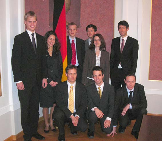 Die Heidelberger Teilnehmerinnen und Teilnehmer mit ihren Betreuern Prof. Dr. Ekkehart Reimer (vorne links) und Matthias Huber (vorne Mitte) 