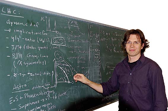 Prof. Jürgen Schaffner-Bielich beschäftigt sich am Institut für Theoretische Physik mit Materie unter Extrembedingungen