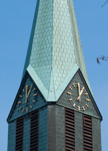 Peterskirche, Uhr