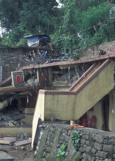Foto, eingestürztes Wohngebäude